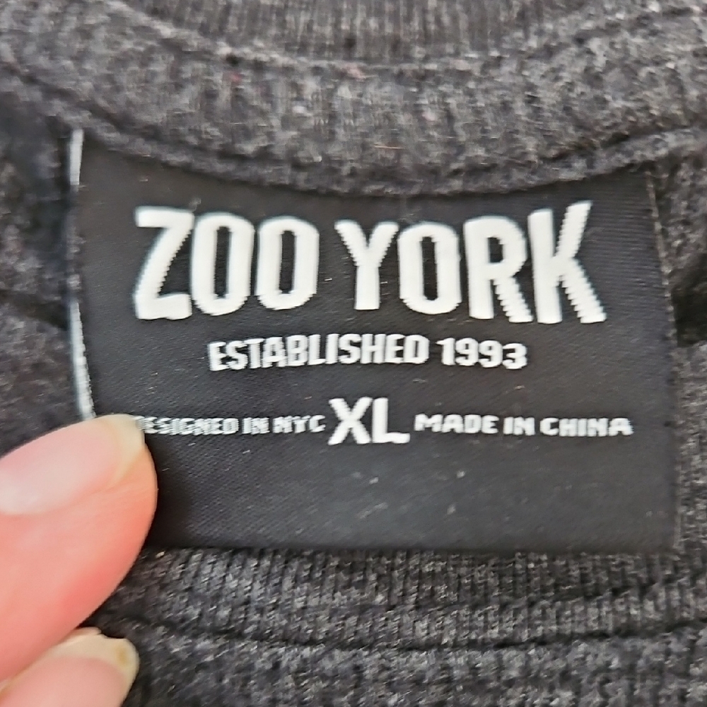 Zoo York Men's Navy and Blue Graphic Long Sleeve Tee - Picture 2 of 4